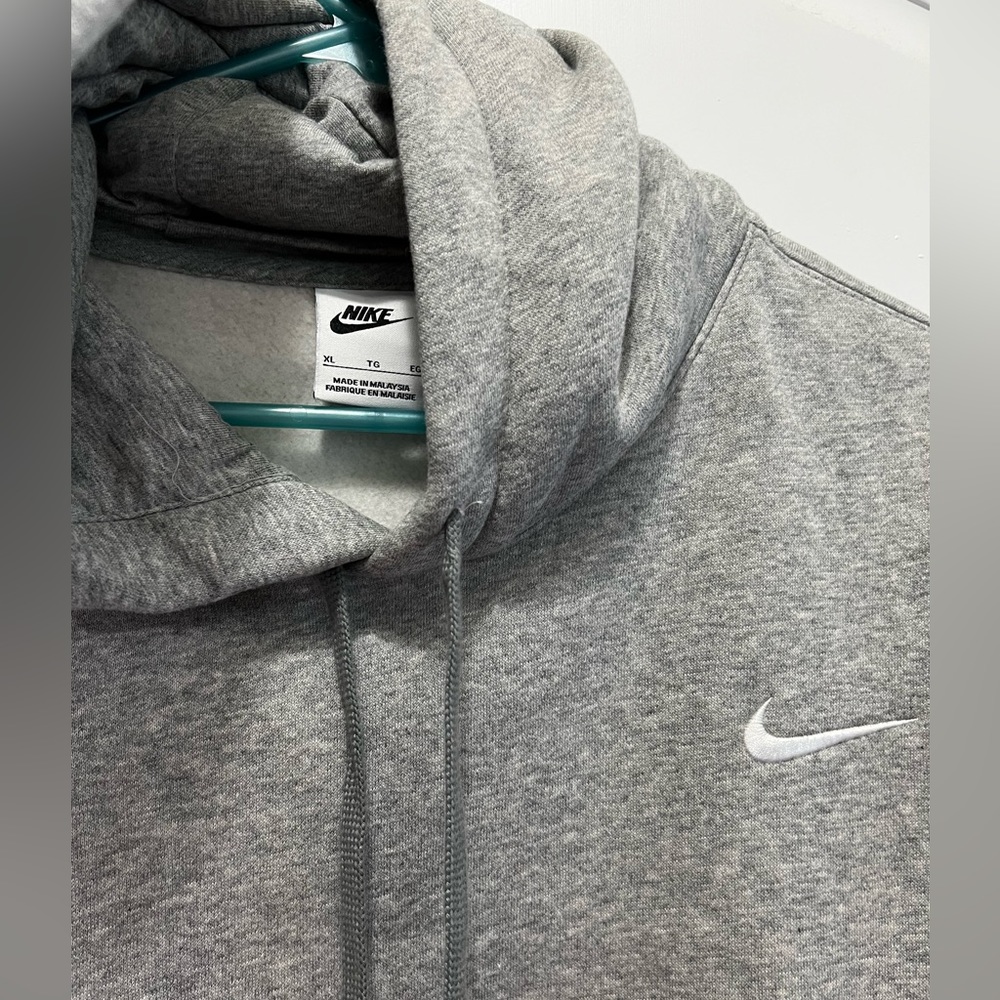 NWOT Mens Nike Club Hoodie - Athletic Grey